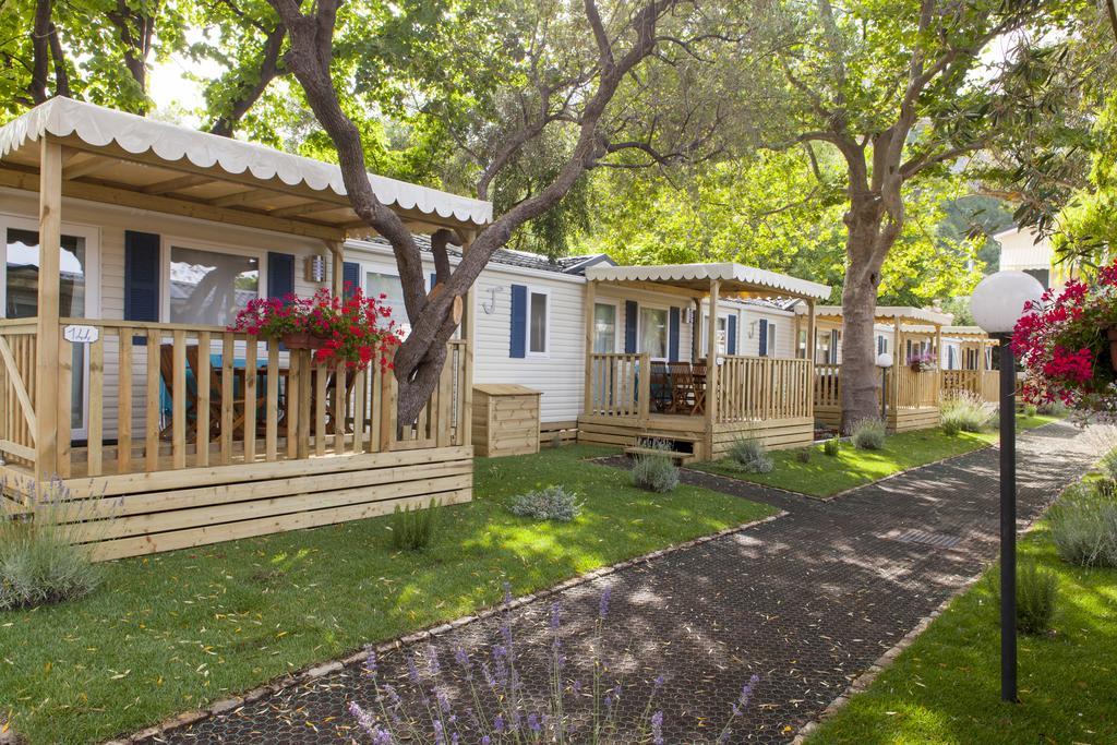 Camping Delfino Albenga Phòng bức ảnh
