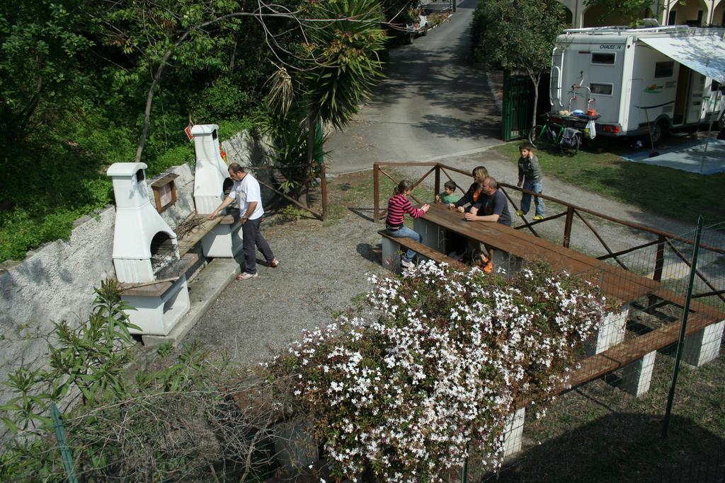 Camping Delfino Albenga Ngoại thất bức ảnh