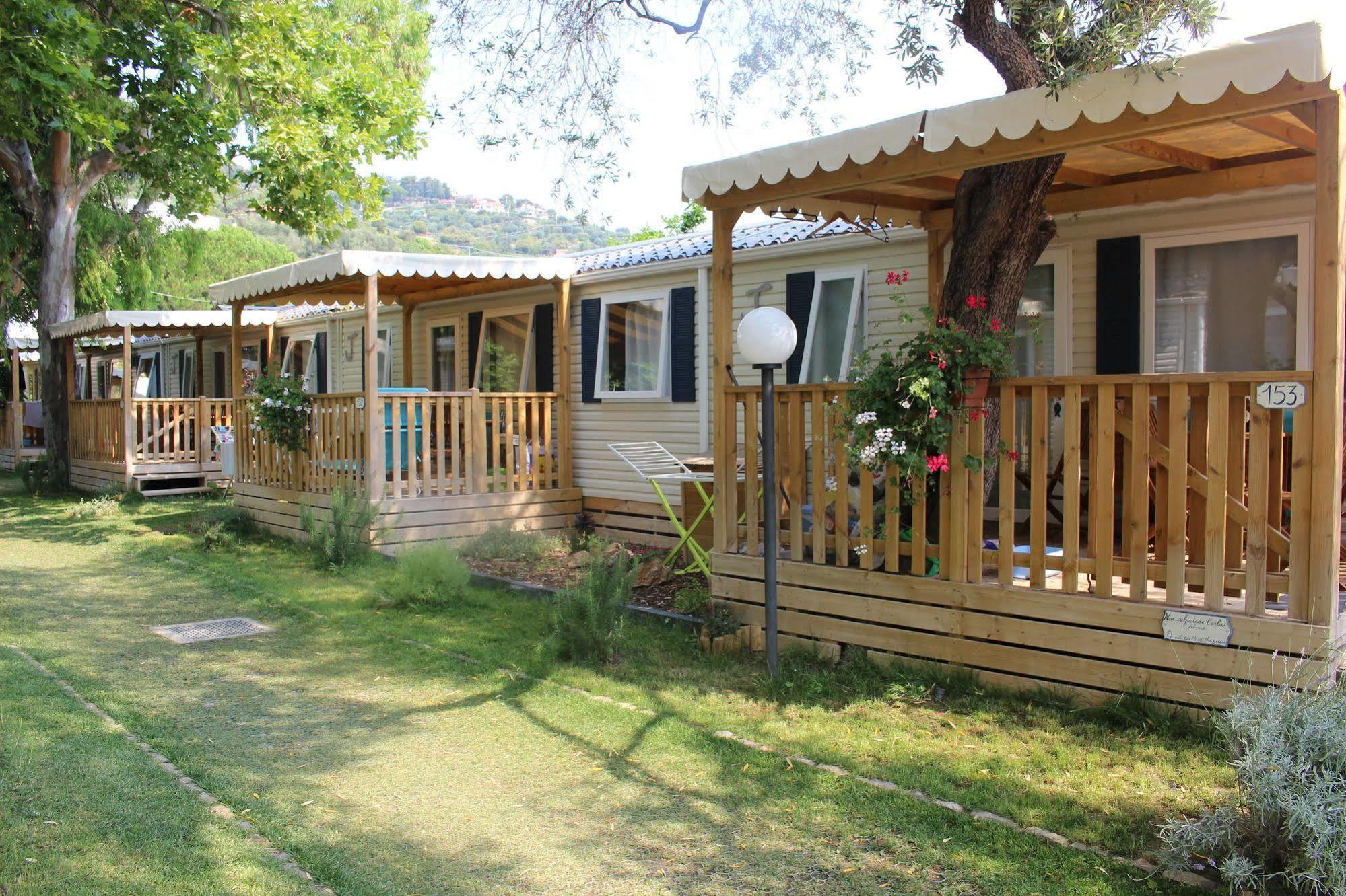 Camping Delfino Albenga Ngoại thất bức ảnh