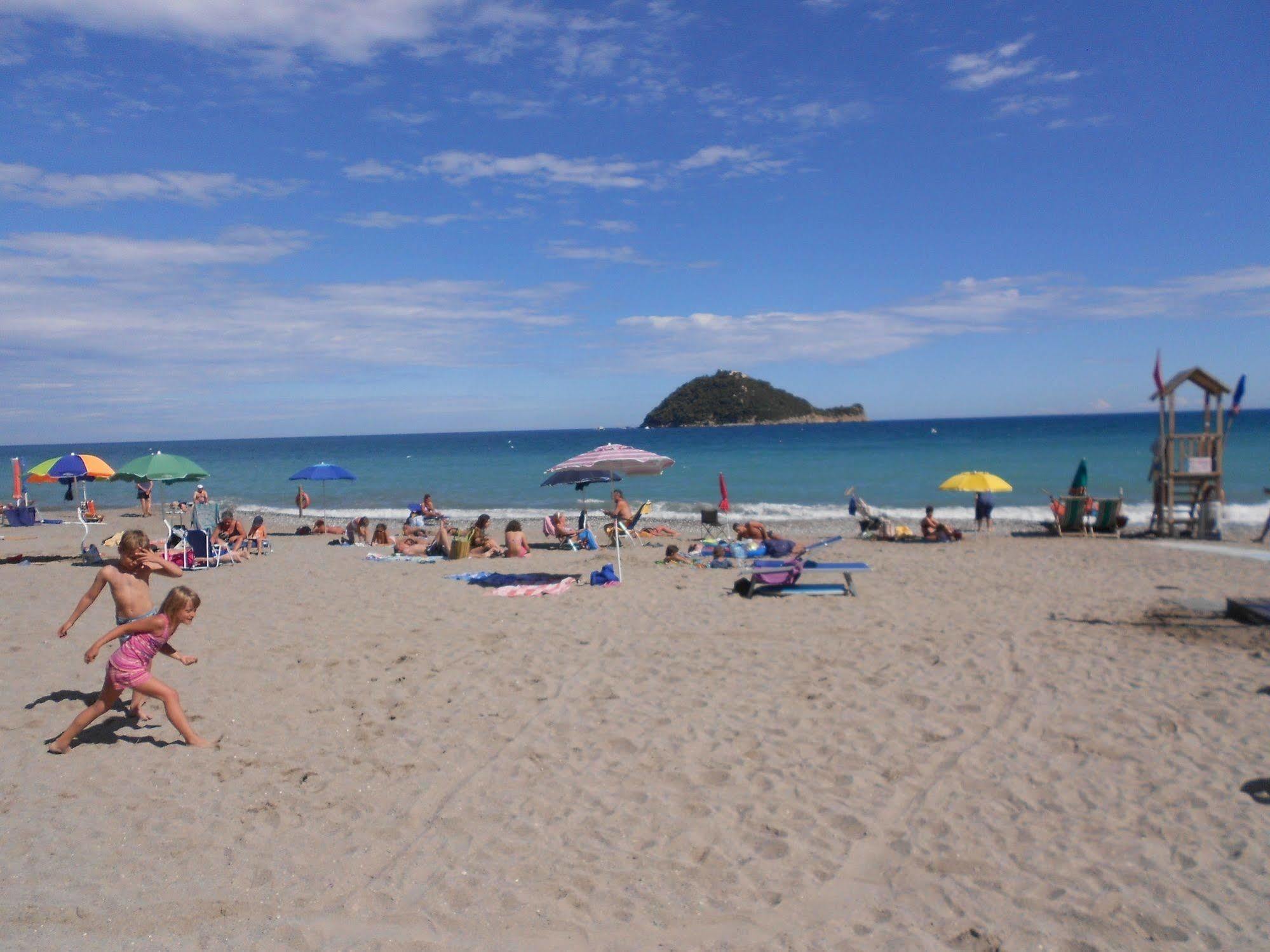 Camping Delfino Albenga Ngoại thất bức ảnh